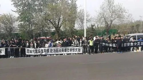 沈阳出租车集体打出“英雄回家”字样,关于这些英雄背后的故事你知道多少?