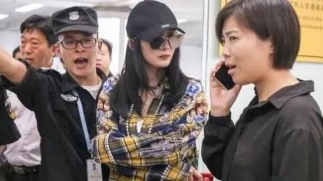 杨幂被保安赶出机场是怎么回事?