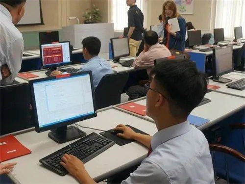 电脑卡屏是怎么回事 怎么解决电脑卡屏