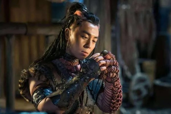 明明是释小龙父亲的武校出事,为何找上释小龙?