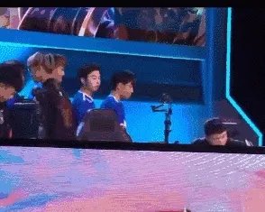 王者荣耀hero战败后,打野拒绝跟无铭握手,微博道歉却被网友骂惨,如何看待此事?