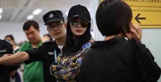 杨幂被保安赶出机场是怎么回事?