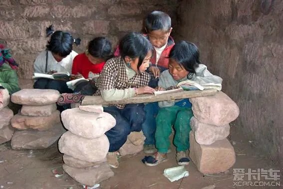 山区的孩子和非山区的孩子在思想观念上有什么不同?
