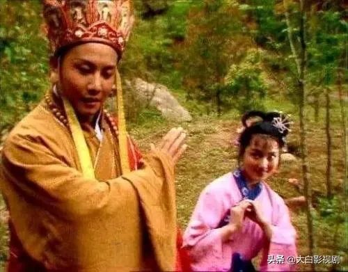 《西游记》中,白骨精给唐僧送饭,目的是什么?