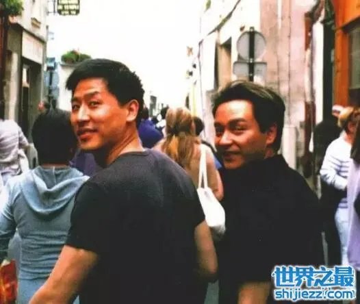 张国荣对唐鹤德很霸道,世纪牵手无声的向世界宣告