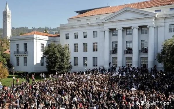 疫情在美国爆发,特朗普却在白宫发布会上强调:美国人民应尽快复工,对此,你怎么看?