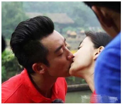 郑恺女友程晓玥是什么背景？