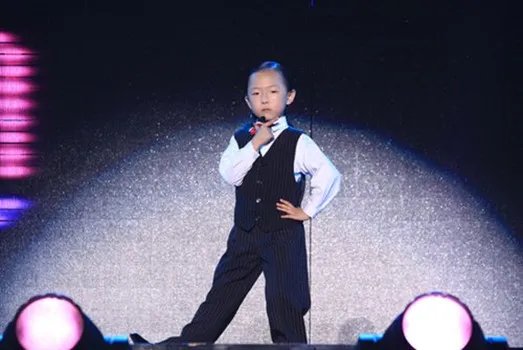 张冯喜达人秀初赛海派清口逗乐观众 周立波欲收徒竟遭拒?