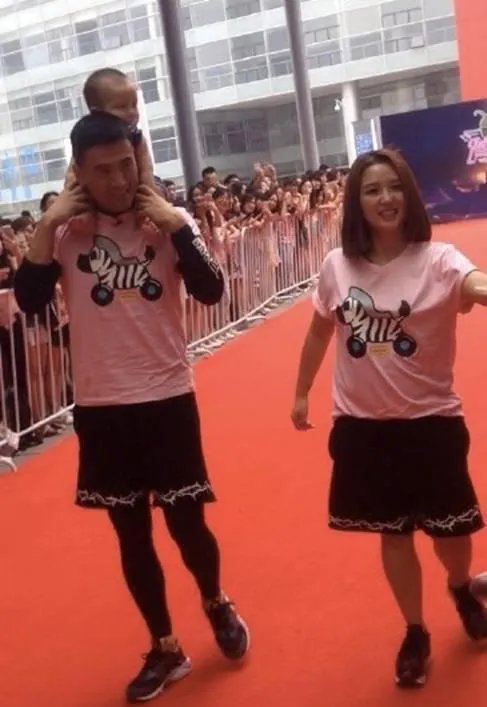 还原何洁离婚官司始末,何洁说孩子我来养,你怎么看?