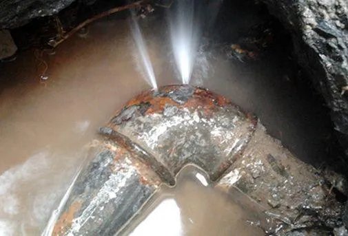 家里埋在地下的水管漏水怎么办
