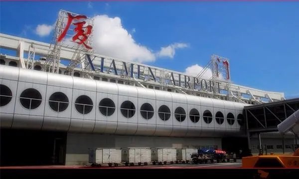 阿斯塔纳航空的飞机在厦门区域盘旋3小时后是否安全落地?