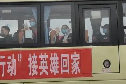 沈阳出租车集体打出“英雄回家”字样,关于这些英雄背后的故事你知道多少?