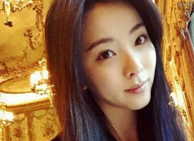 传魏文彬李思思结婚照曝光 李思思老公是谁?