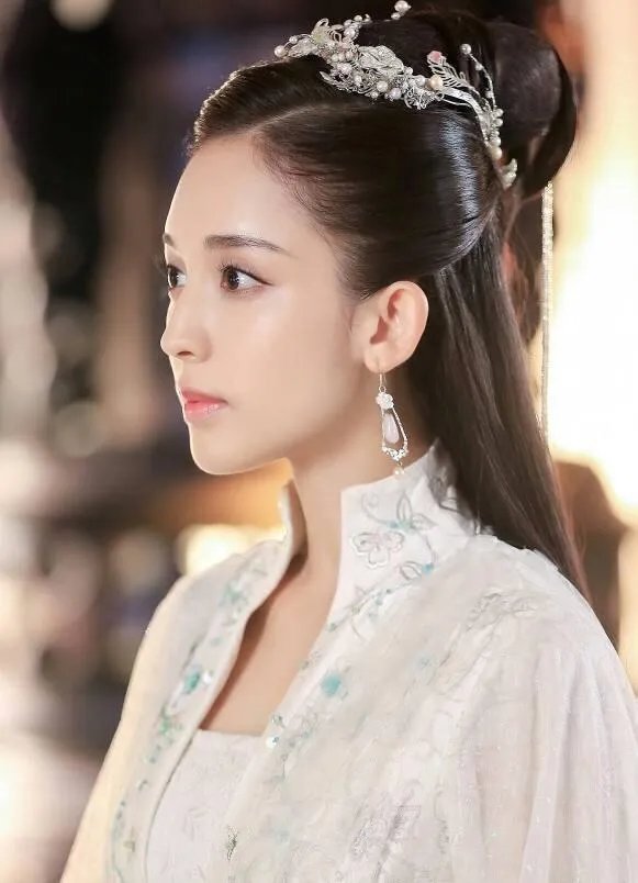 你们觉得小迪更美还是baby更美?